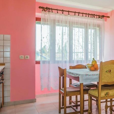 Cozy Apartment In Vrsar With Kitchen Ngoại thất bức ảnh