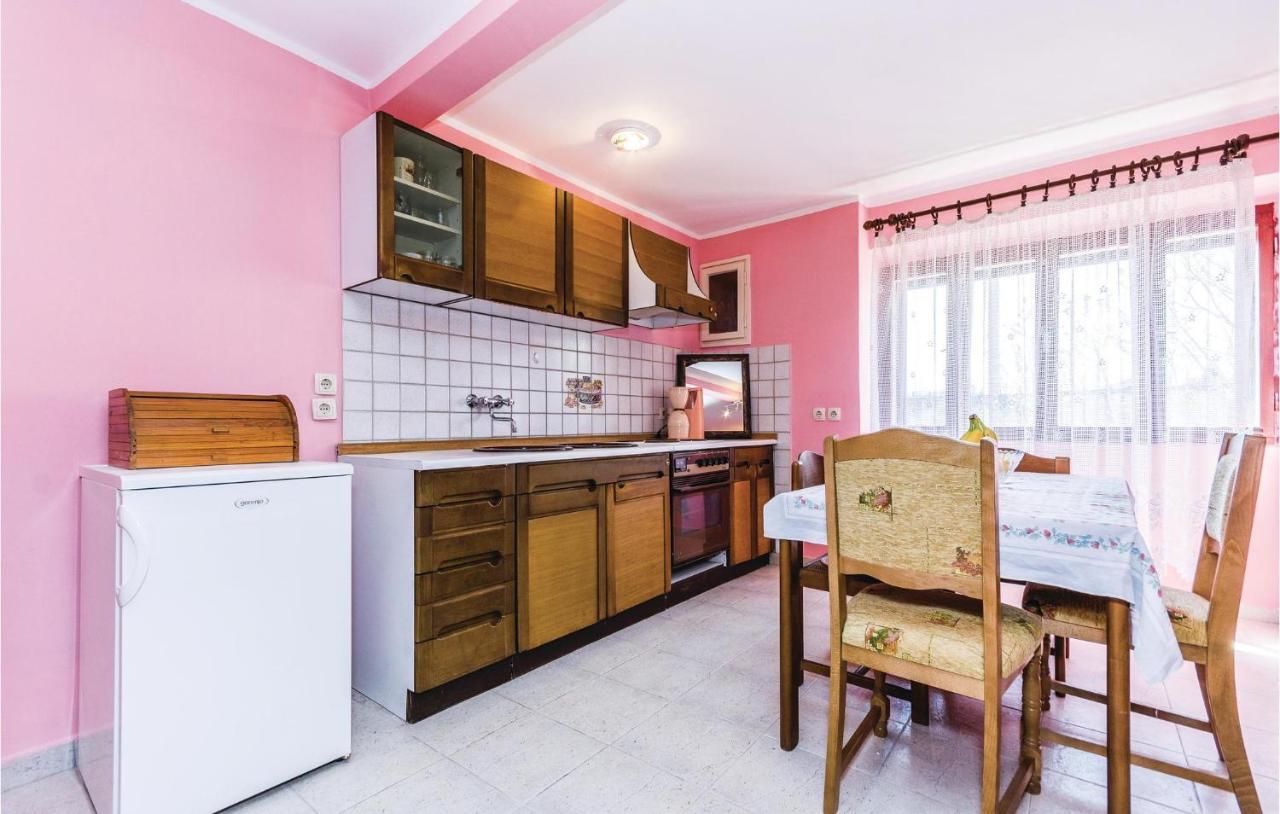 Cozy Apartment In Vrsar With Kitchen Ngoại thất bức ảnh