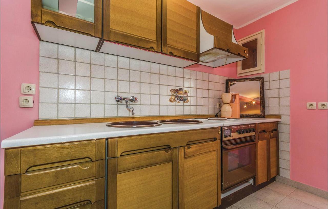 Cozy Apartment In Vrsar With Kitchen Ngoại thất bức ảnh